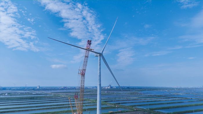 2025.08.20_正在吊装的全球最大26兆瓦级海上风电机组2.jpg