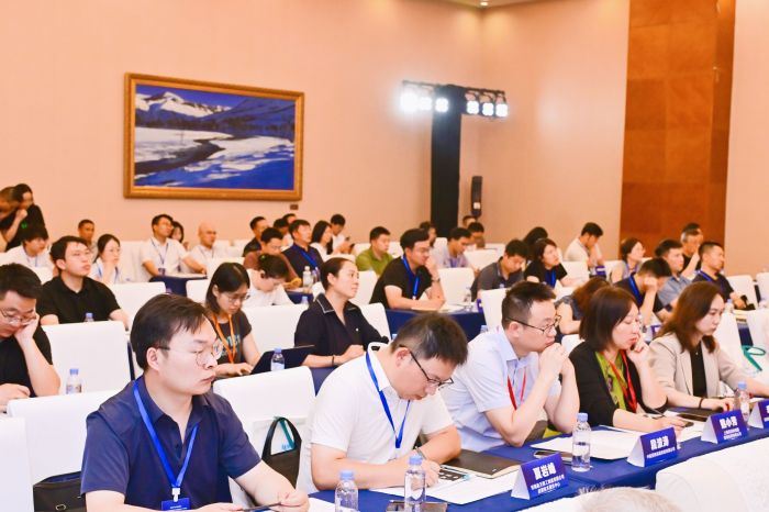 与会人员.jpg