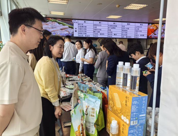 图为理塘县蜂蜜水亮相大湾区.jpg