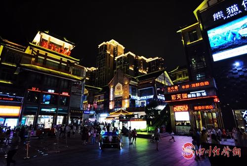 “烟火气”重燃南充夜晚经济。（张小星 摄）.jpg